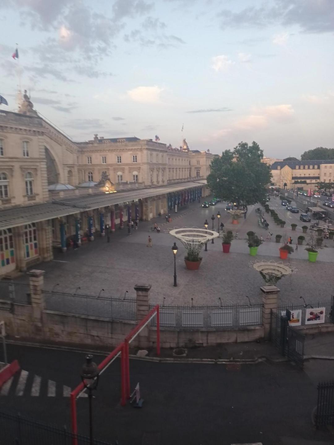 Hotel De Lorraine Париж Экстерьер фото